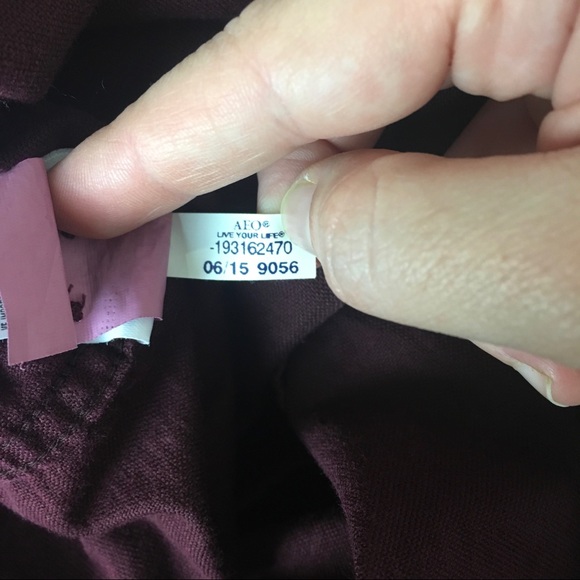 🍑AEO The Classic Fit Purple Button Up Top - Picture 6 of 6